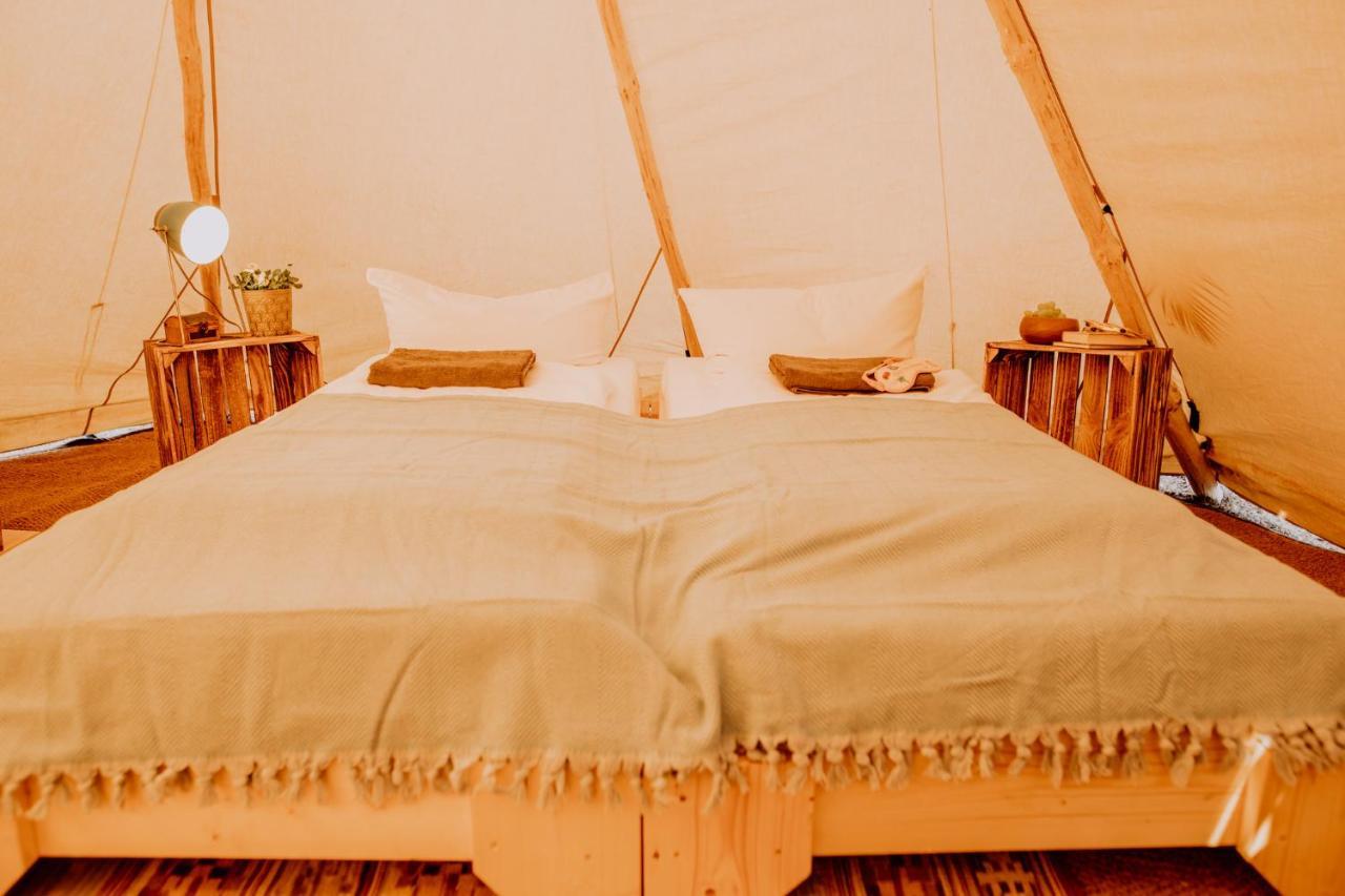 Raus Und Gut Glamping Am Graebendorfer See Drebkau Exteriör bild