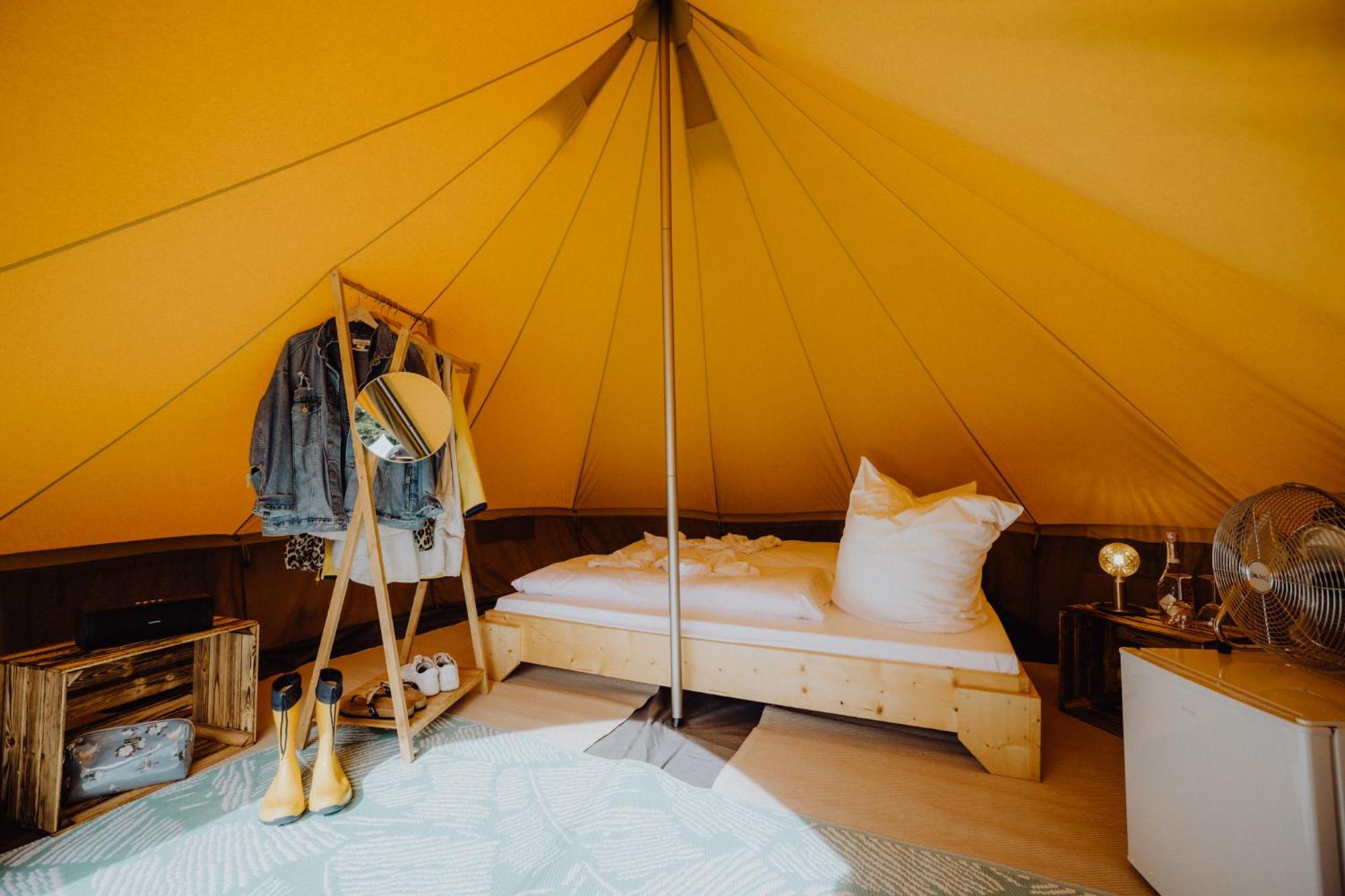 Raus Und Gut Glamping Am Graebendorfer See Drebkau Exteriör bild