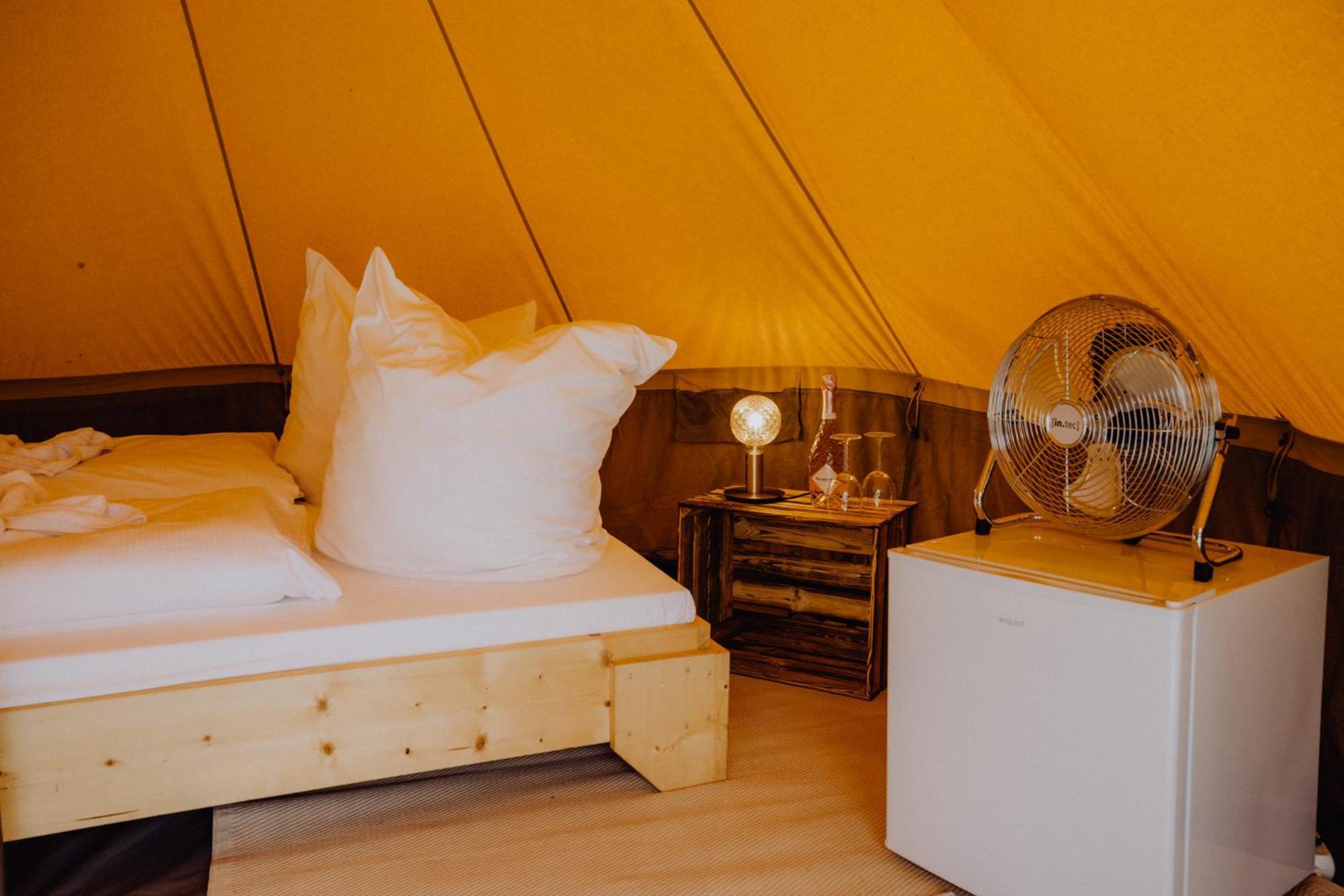 Raus Und Gut Glamping Am Graebendorfer See Drebkau Exteriör bild
